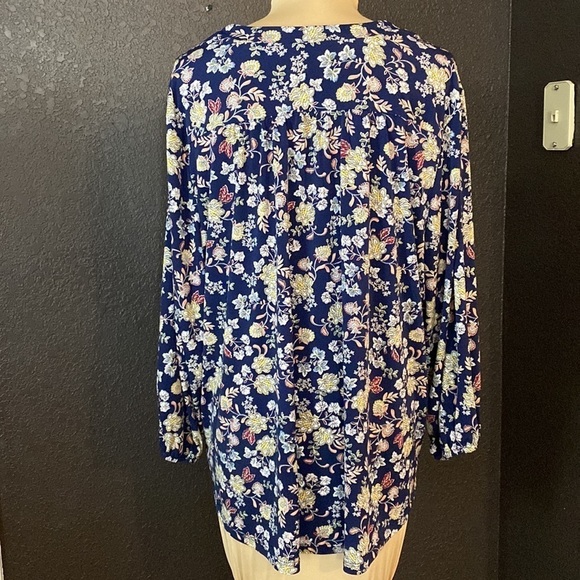 Two by Vince Camuto blue floral jersey knit stretch vneck long sleeve blouse top - Picture 6 of 7
